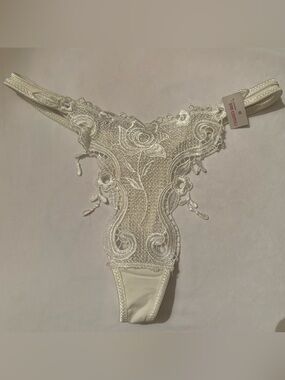 Lace Appliqué Thong Panty - Ivory
